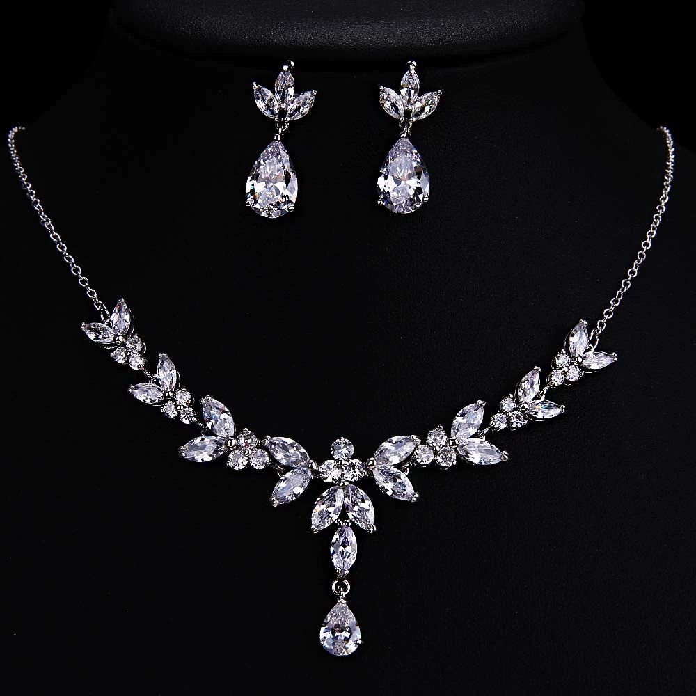 Kristal Taşlı Abiye Kolye ve Kupe Set (Altın Kaplama) - N02502